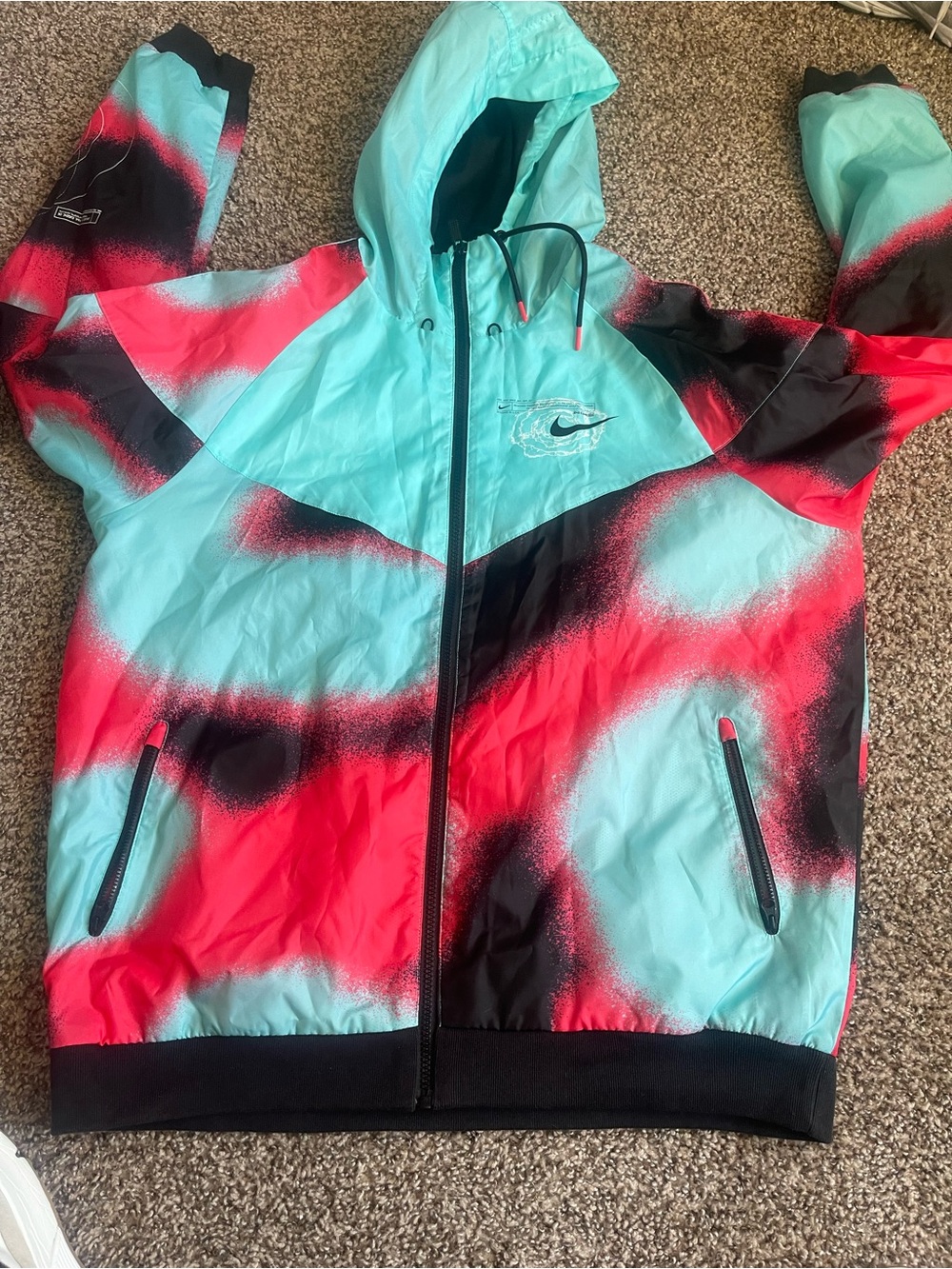 Men’s authentic Nike sportswear “space to dream” Windrunner jacket size xl